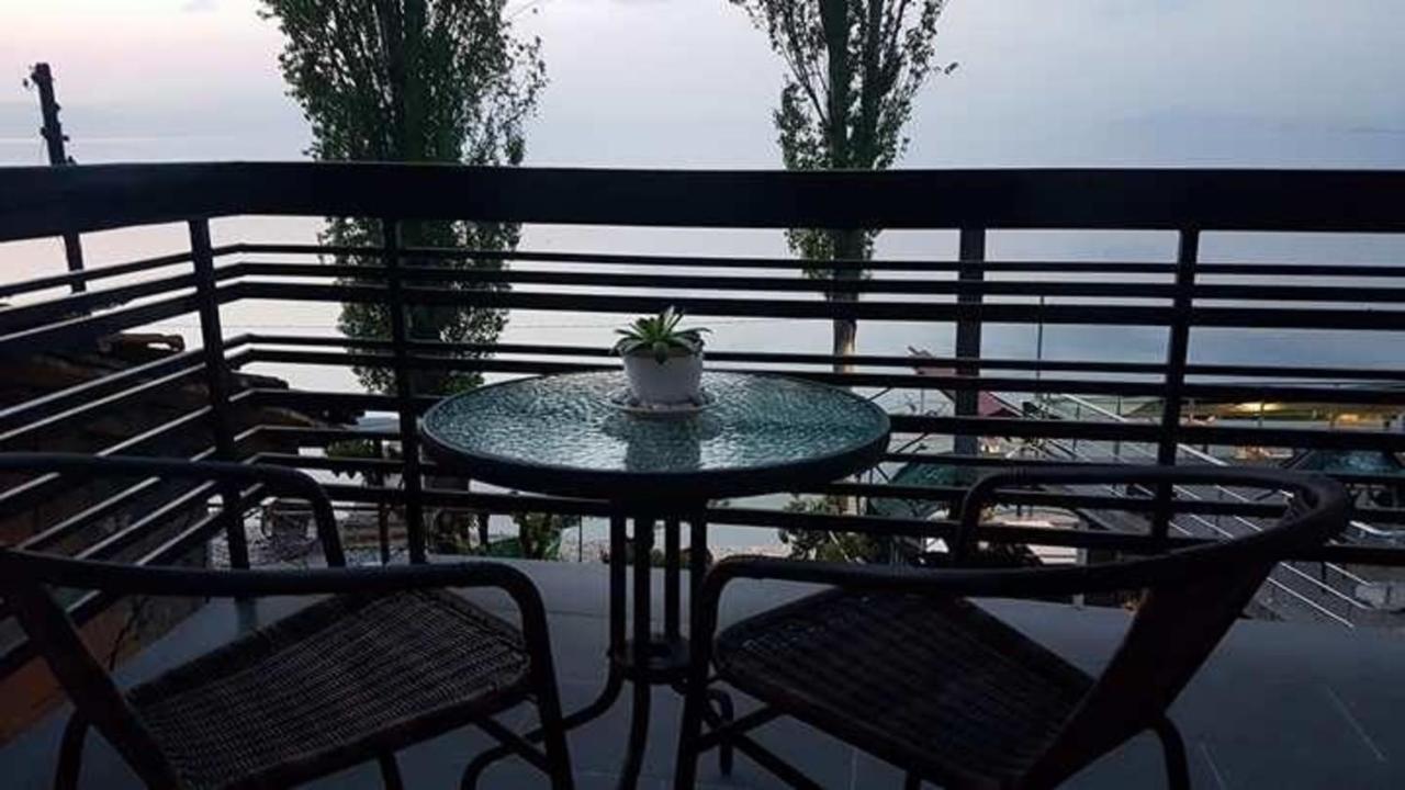 Kostoski Villa ตริเปย์ซา ภายนอก รูปภาพ